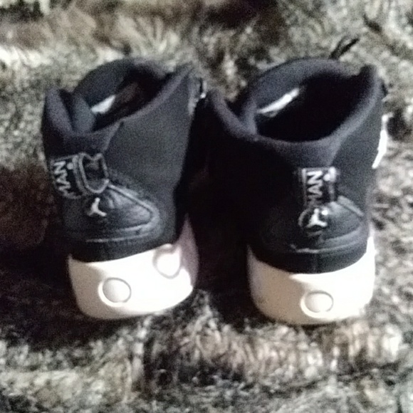 Jordans black &  white in goos used condition - Picture 4 of 6